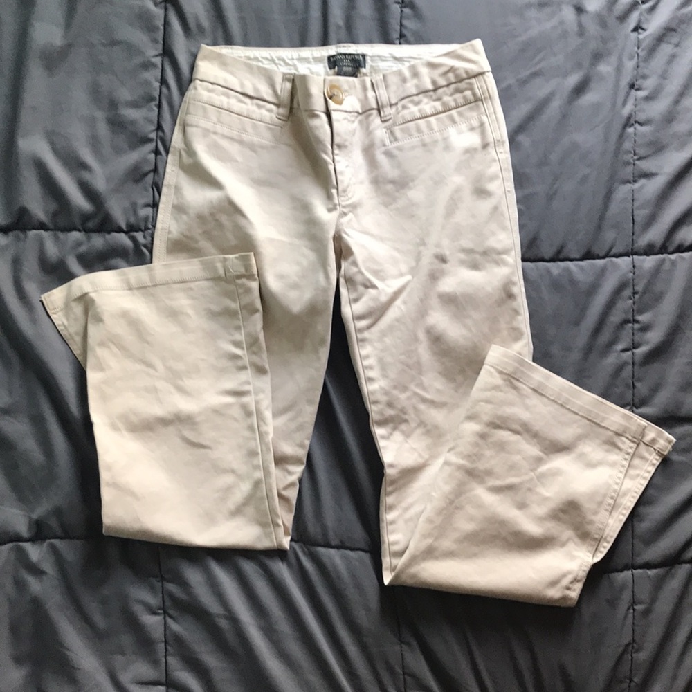 Banana Republic stretch 98% cotton slit hem bootcut cream colored pants Size 4R.